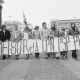 De 1 mei demonstratie met o.a. Fré Meis en Jacques Wallage achter een spandoek van PvdA, CPN, PSP en PPR. Foto: Persbureay D. van der Veen, collectie Groninger Archieven.