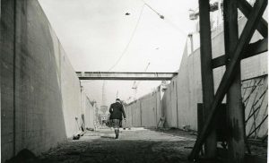 De bouw van nieuwe zeesluizen Farmsum 1957_collectie voormalige gemeente delfzijl