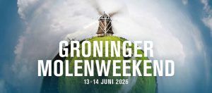 Een molen op een kleine wereldbol