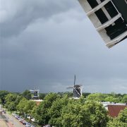 Molens in Winschoten, gezien vanaf de stelling van een molen. Foto: Johan van Dijk