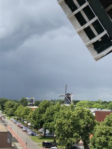 Molens in Winschoten, gezien vanaf de stelling van een molen. Foto: Johan van Dijk